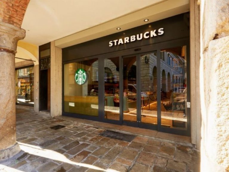 Crollo delle vendite in Usa e Cina di Starbucks